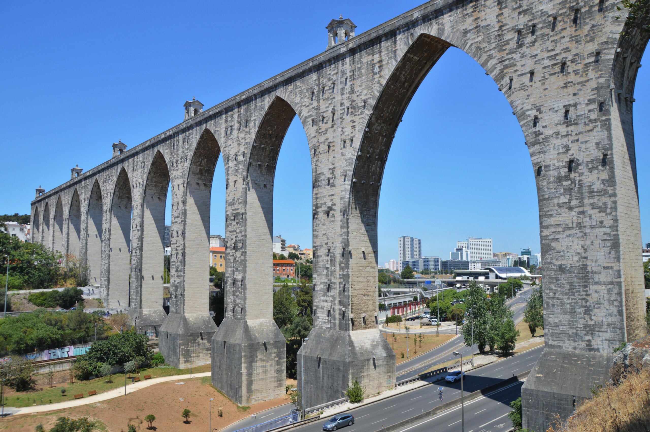 Aqueduto das Aguas Livres Lisboa horizontal scaled